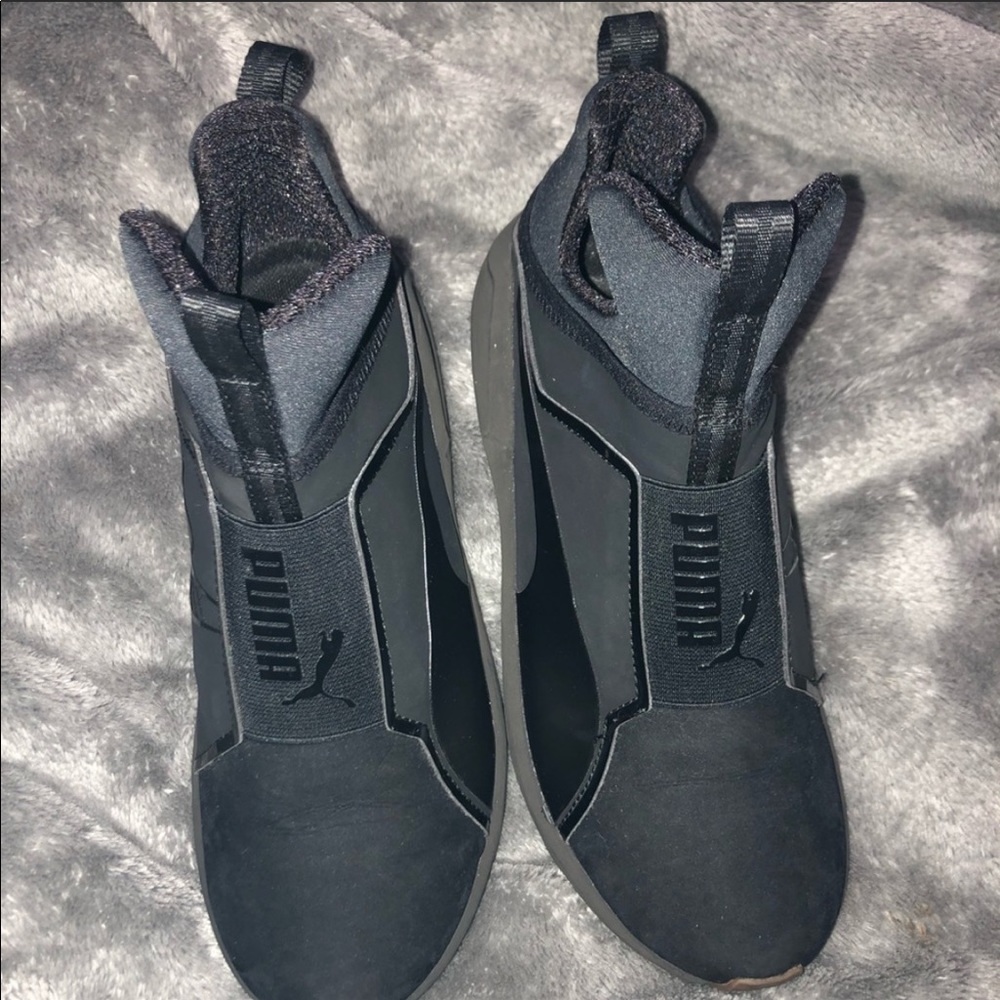Black puma sneakers size 7.5